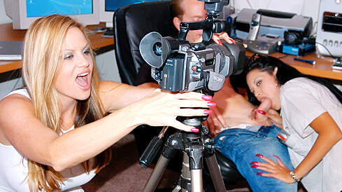 Watch Harddrive featuring Domino