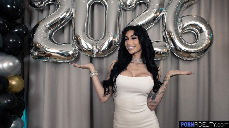 Watch 6' 7" with Heels! featuring Ariana Starr